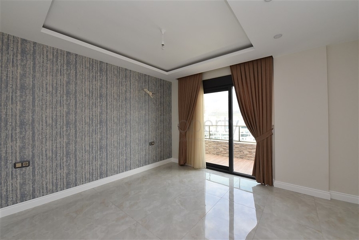 Просторий пентхаус на першій береговій лінії 