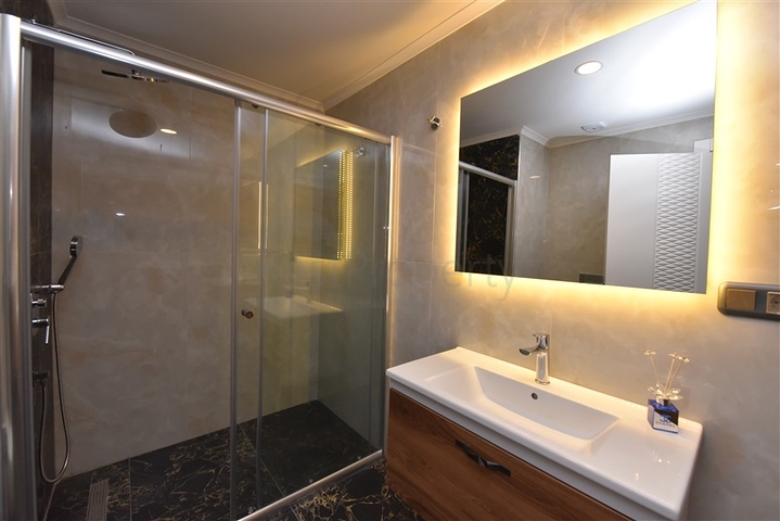 Просторий пентхаус на першій береговій лінії 