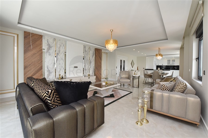 Просторий пентхаус на першій береговій лінії 