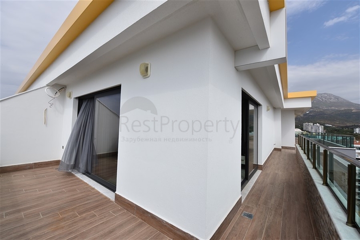 Просторий пентхаус на першій береговій лінії 