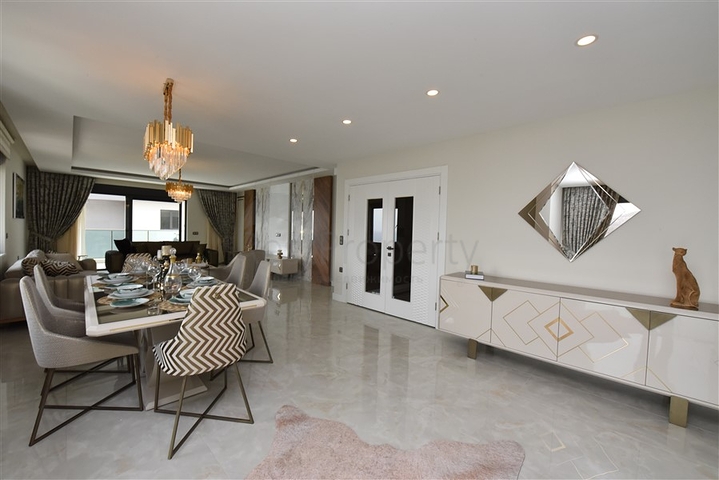 Просторий пентхаус на першій береговій лінії 