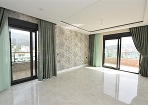 Просторий пентхаус на першій береговій лінії 