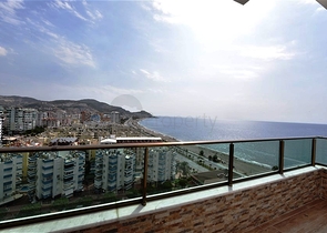 Просторий пентхаус на першій береговій лінії 