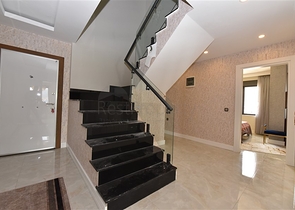 Просторий пентхаус на першій береговій лінії 