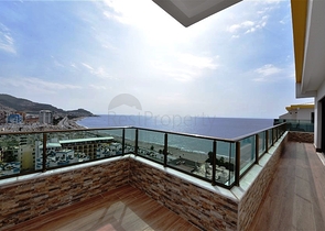 Просторий пентхаус на першій береговій лінії 