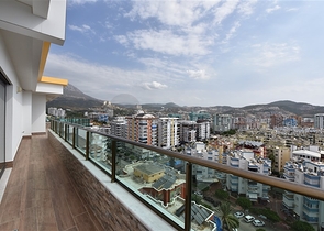 Просторий пентхаус на першій береговій лінії 