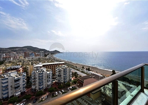 Просторий пентхаус на першій береговій лінії 