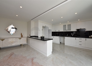 Просторий пентхаус на першій береговій лінії 