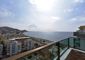 Просторий пентхаус на першій береговій лінії 