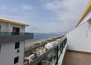 Просторий пентхаус на першій береговій лінії 