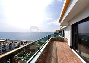 Просторий пентхаус на першій береговій лінії 