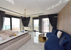 Просторий пентхаус на першій береговій лінії 