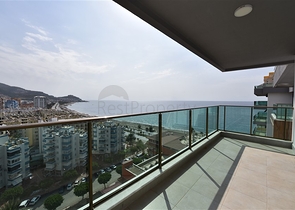 Просторий пентхаус на першій береговій лінії 