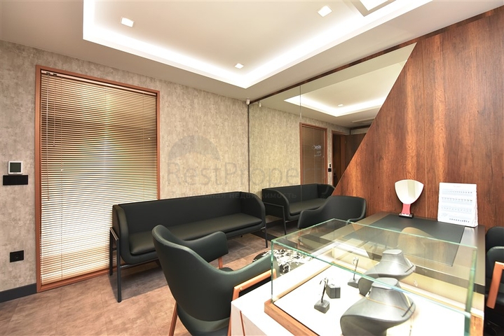 Комерційне приміщення в центрі Аланії