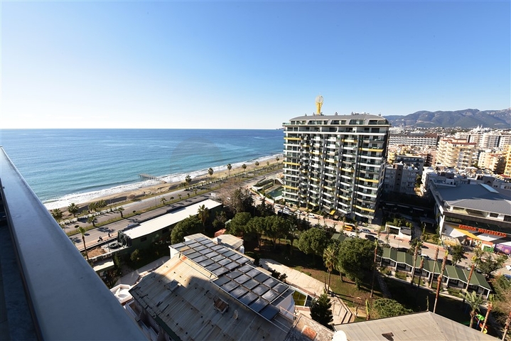 Пентхаус плануванням 2+1 на першій береговій лінії в районі Махмутлар