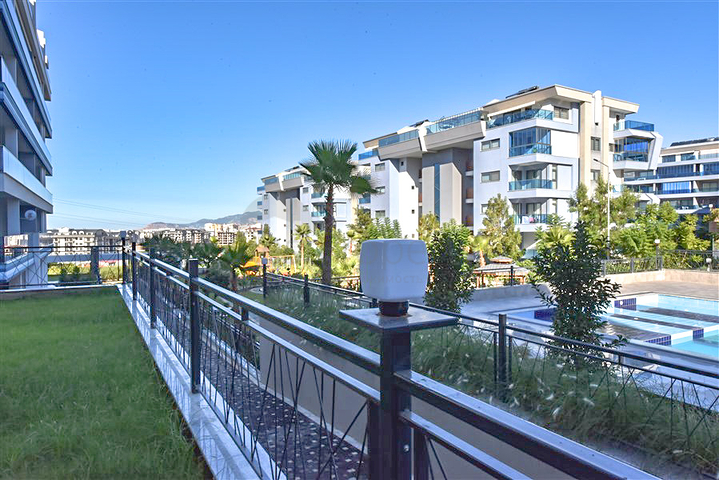 Ультрасучасний дуплекс 3 + 1 зі своїм садом в люксовому комплексі