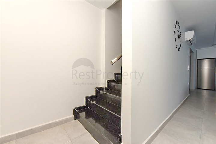 Ультрасучасний дуплекс 3 + 1 зі своїм садом в люксовому комплексі