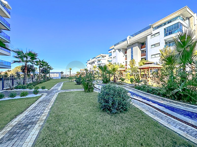 Ультрасучасний дуплекс 3 + 1 зі своїм садом в люксовому комплексі