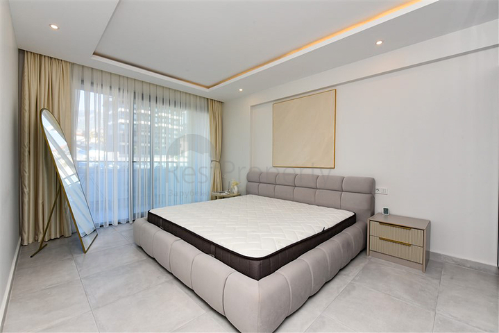 Ультрасучасний дуплекс 3 + 1 зі своїм садом в люксовому комплексі