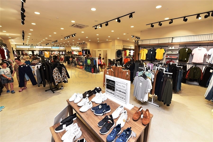 Комерційні приміщення в торговому центрі в районі Окурджалар 