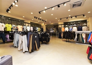 Комерційні приміщення в торговому центрі в районі Окурджалар 