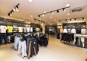 Комерційні приміщення в торговому центрі в районі Окурджалар 