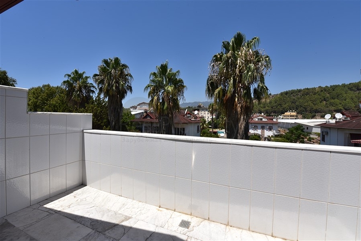 Простора вілла 7 + 1 в районі Кестель