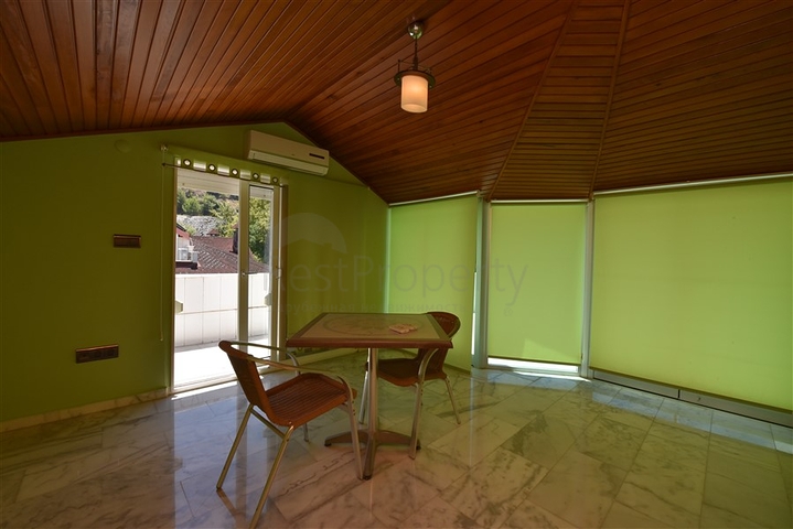 Простора вілла 7 + 1 в районі Кестель