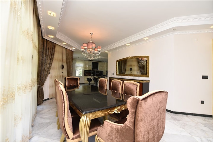 Простора вілла 7 + 1 в районі Кестель