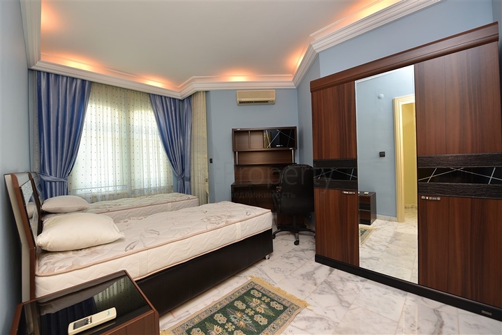 Простора вілла 7 + 1 в районі Кестель