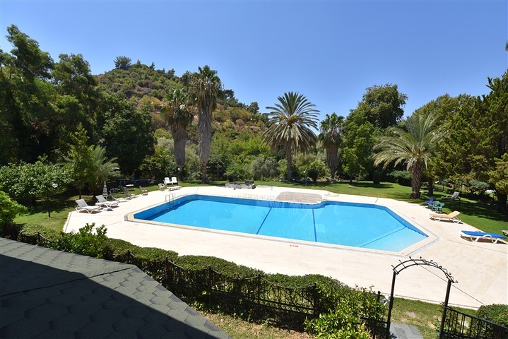 Простора вілла 7 + 1 в районі Кестель