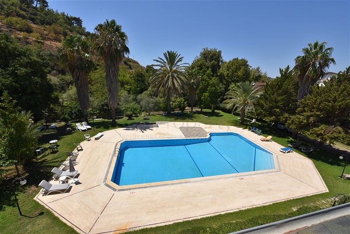 Простора вілла 7 + 1 в районі Кестель