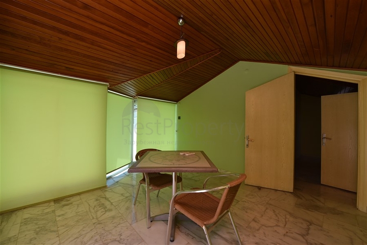 Простора вілла 7 + 1 в районі Кестель