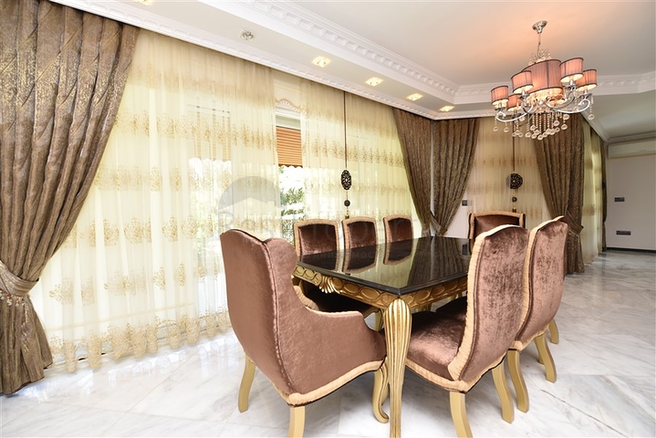 Простора вілла 7 + 1 в районі Кестель