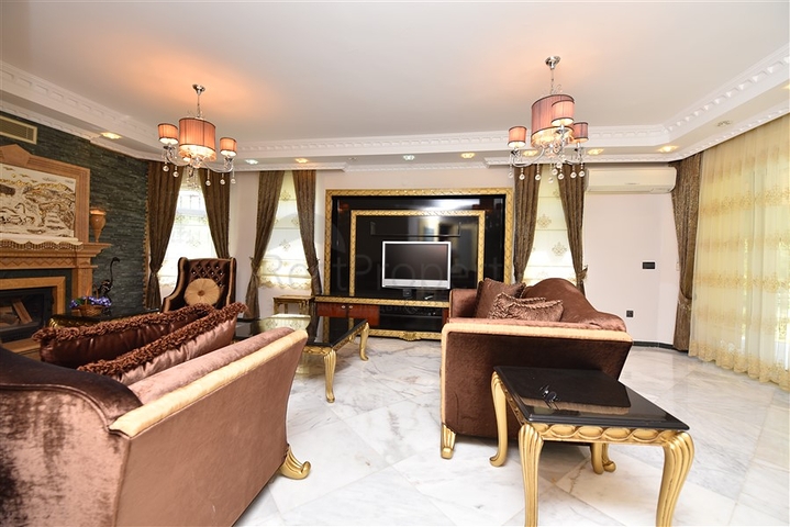 Простора вілла 7 + 1 в районі Кестель