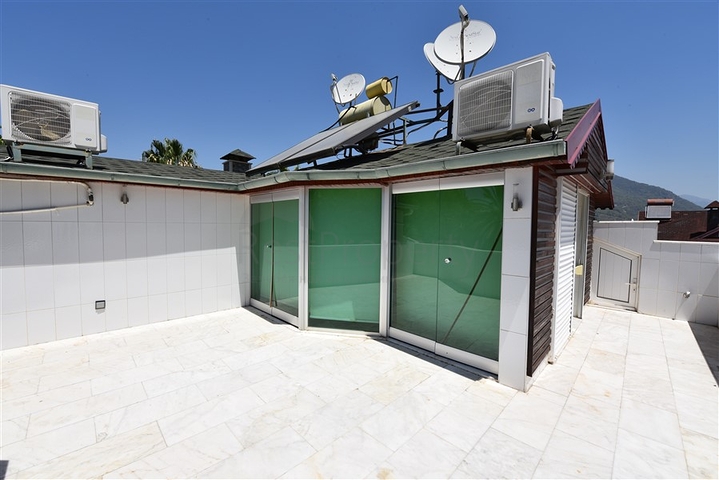 Простора вілла 7 + 1 в районі Кестель