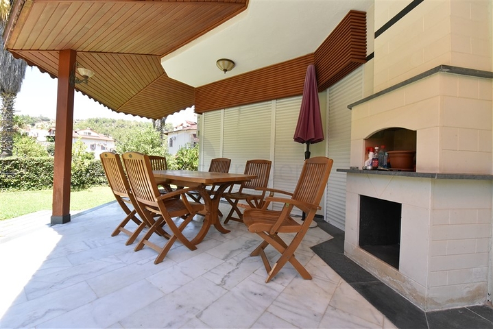 Простора вілла 7 + 1 в районі Кестель