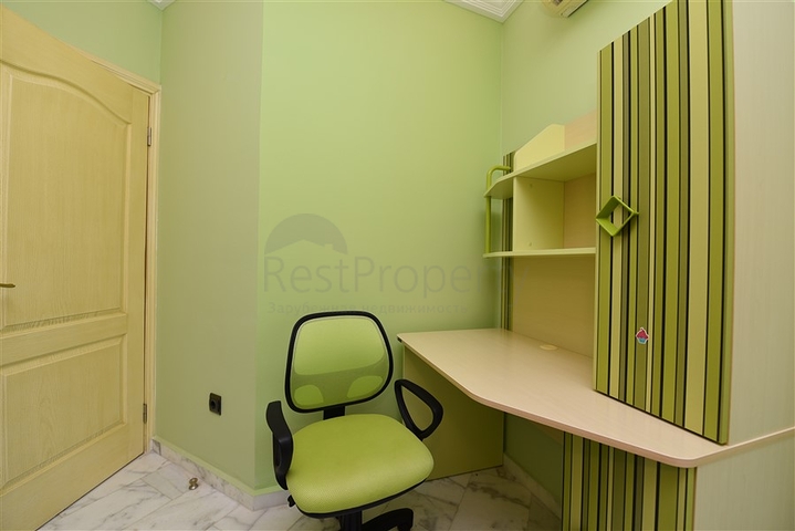 Простора вілла 7 + 1 в районі Кестель