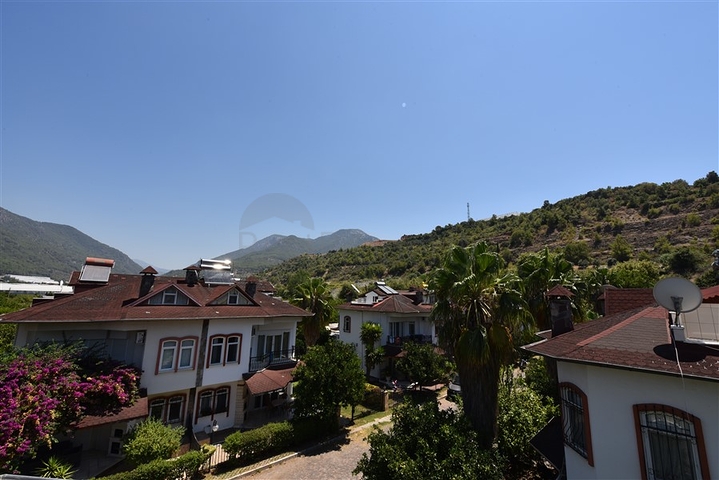 Простора вілла 7 + 1 в районі Кестель