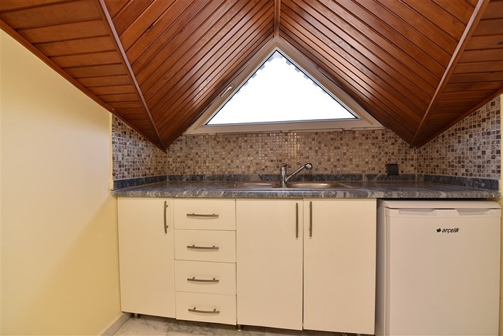 Простора вілла 7 + 1 в районі Кестель