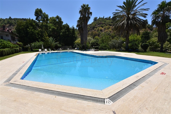 Простора вілла 7 + 1 в районі Кестель