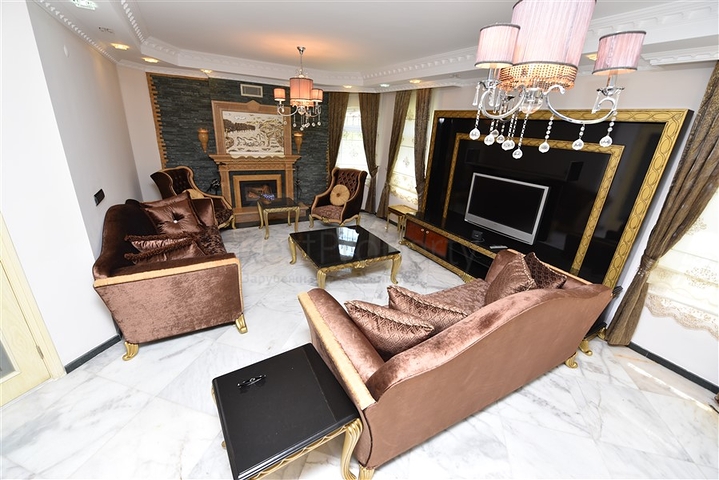 Простора вілла 7 + 1 в районі Кестель