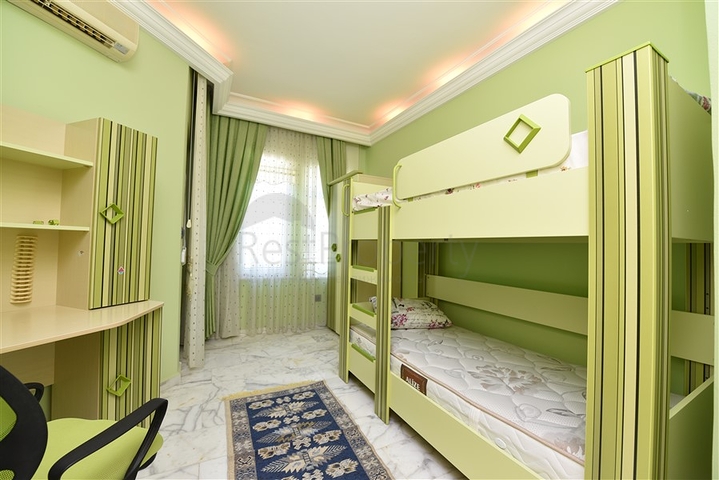 Простора вілла 7 + 1 в районі Кестель