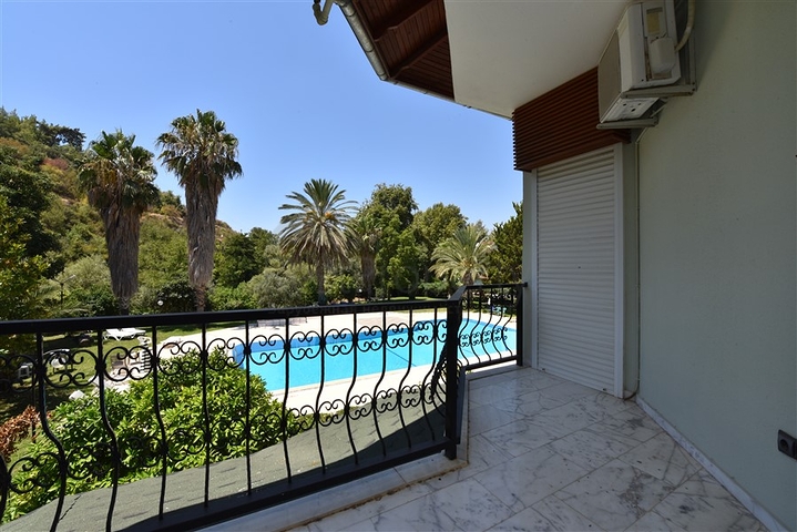 Простора вілла 7 + 1 в районі Кестель