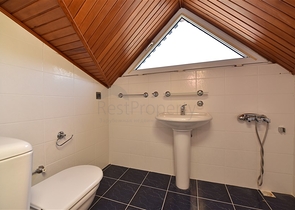 Простора вілла 7 + 1 в районі Кестель