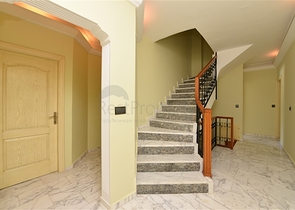 Простора вілла 7 + 1 в районі Кестель