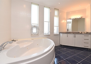 Простора вілла 7 + 1 в районі Кестель