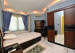 Простора вілла 7 + 1 в районі Кестель