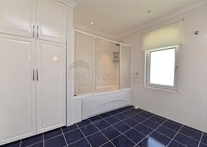 Простора вілла 7 + 1 в районі Кестель