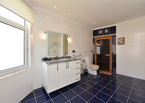 Простора вілла 7 + 1 в районі Кестель